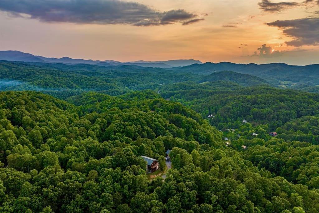 Panorama Mountain View Cabin, Less Than 10 Miles From Gatlinburg And Dollywood, Dog Friendly, 6 Bedrooms Sleeps 17, Fire Pit, Hottub, Washer Dryer, Fully Loaded Kitchen, Gameroom With A Tv, Pool Table, Arcade, Air Hockey, And Foosball 세비어빌 외부 사진
