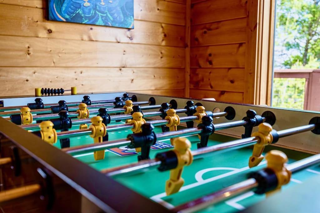 Panorama Mountain View Cabin, Less Than 10 Miles From Gatlinburg And Dollywood, Dog Friendly, 6 Bedrooms Sleeps 17, Fire Pit, Hottub, Washer Dryer, Fully Loaded Kitchen, Gameroom With A Tv, Pool Table, Arcade, Air Hockey, And Foosball 세비어빌 외부 사진