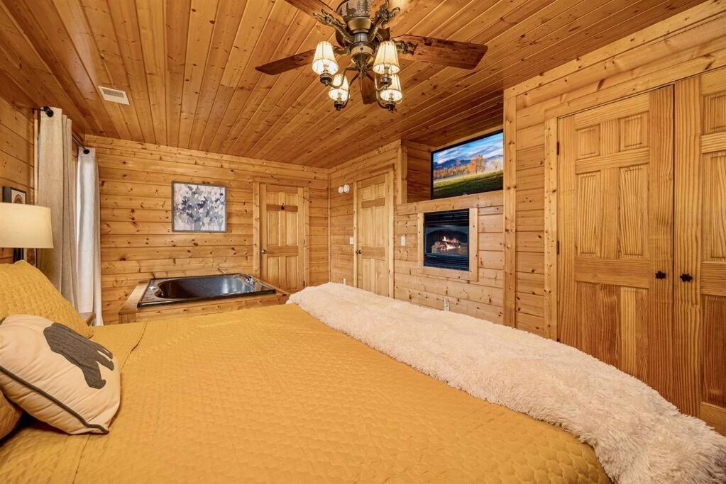Panorama Mountain View Cabin, Less Than 10 Miles From Gatlinburg And Dollywood, Dog Friendly, 6 Bedrooms Sleeps 17, Fire Pit, Hottub, Washer Dryer, Fully Loaded Kitchen, Gameroom With A Tv, Pool Table, Arcade, Air Hockey, And Foosball 세비어빌 외부 사진