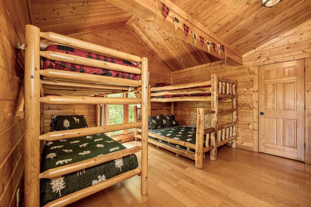 Panorama Mountain View Cabin, Less Than 10 Miles From Gatlinburg And Dollywood, Dog Friendly, 6 Bedrooms Sleeps 17, Fire Pit, Hottub, Washer Dryer, Fully Loaded Kitchen, Gameroom With A Tv, Pool Table, Arcade, Air Hockey, And Foosball 세비어빌 외부 사진