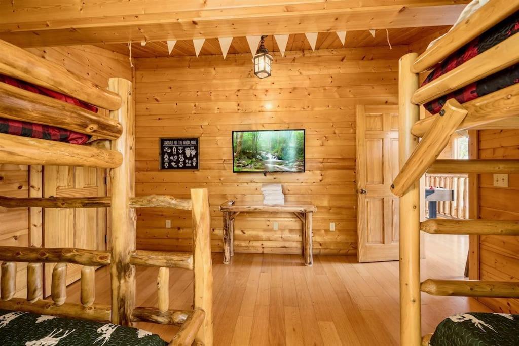 Panorama Mountain View Cabin, Less Than 10 Miles From Gatlinburg And Dollywood, Dog Friendly, 6 Bedrooms Sleeps 17, Fire Pit, Hottub, Washer Dryer, Fully Loaded Kitchen, Gameroom With A Tv, Pool Table, Arcade, Air Hockey, And Foosball 세비어빌 외부 사진