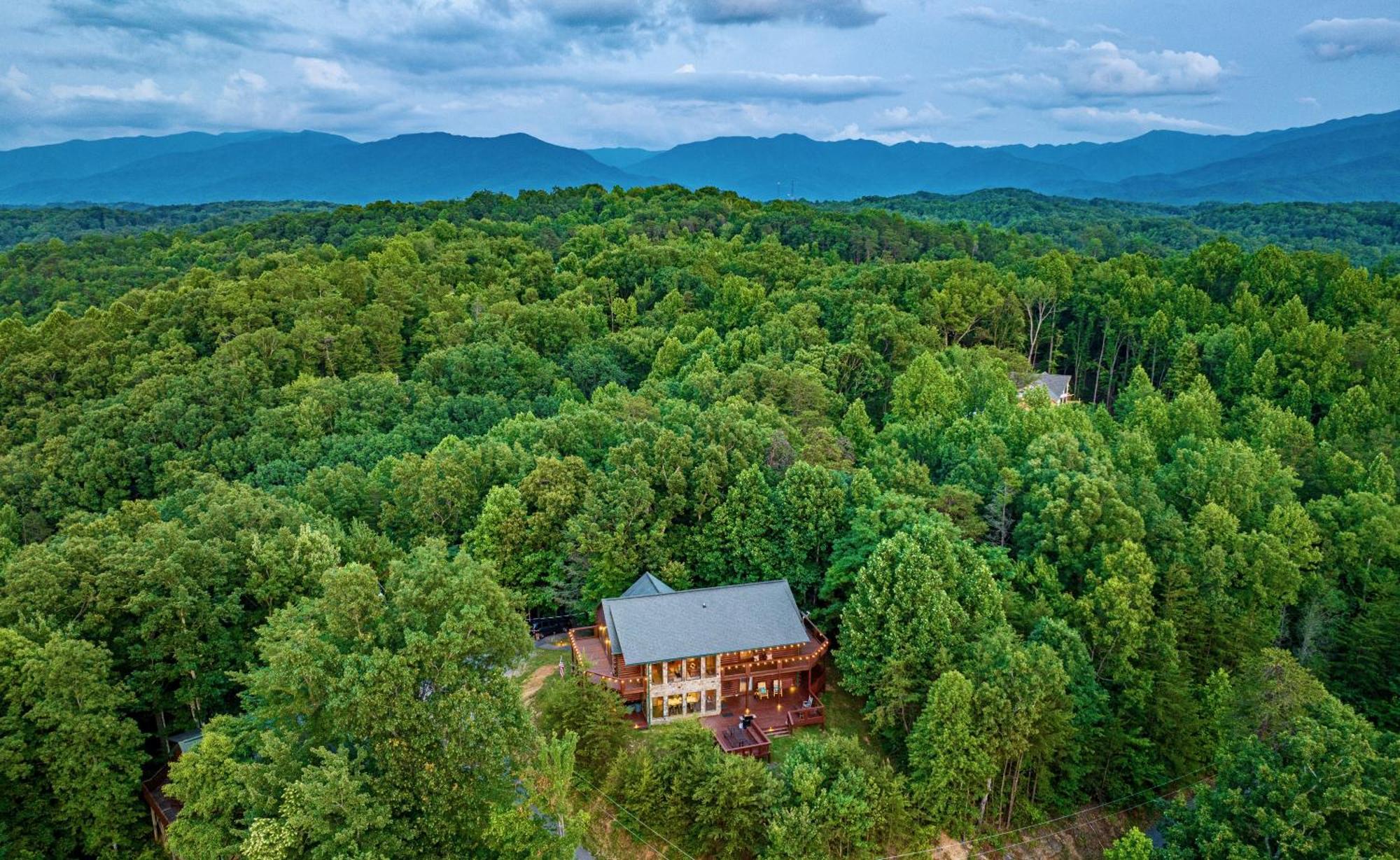 Panorama Mountain View Cabin, Less Than 10 Miles From Gatlinburg And Dollywood, Dog Friendly, 6 Bedrooms Sleeps 17, Fire Pit, Hottub, Washer Dryer, Fully Loaded Kitchen, Gameroom With A Tv, Pool Table, Arcade, Air Hockey, And Foosball 세비어빌 외부 사진